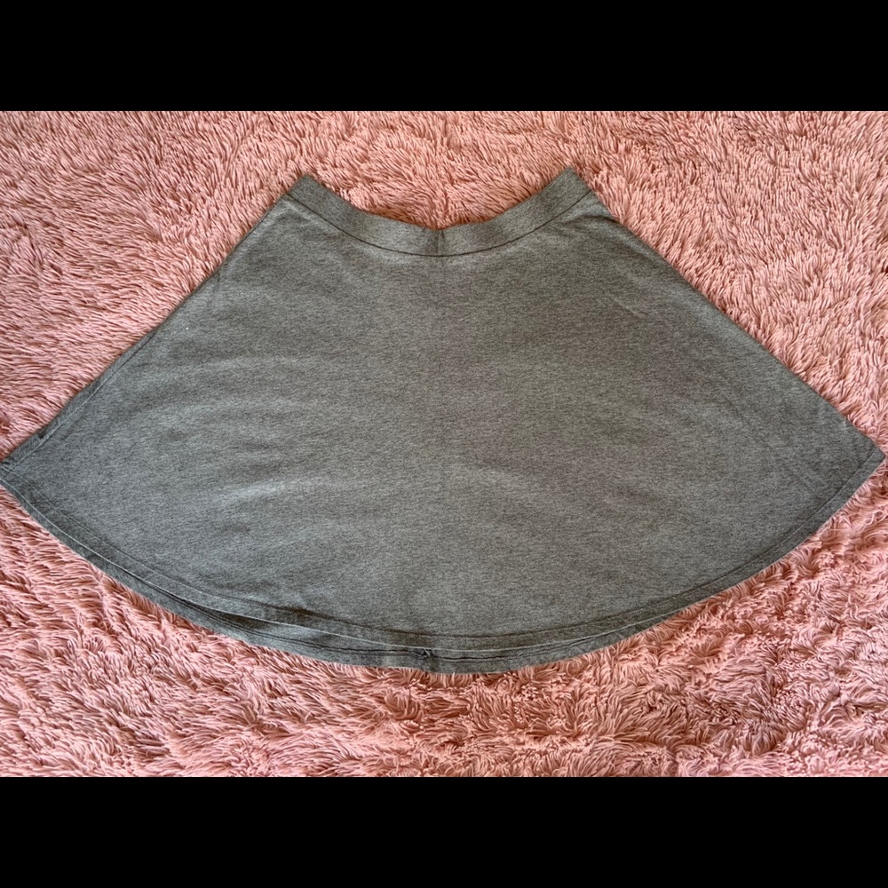 Medium Forever 21 basic grey skater skirt